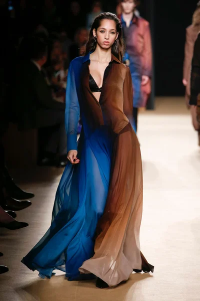 Look 32